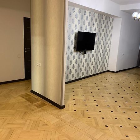 Apartment In The Center Of 예레반 외부 사진